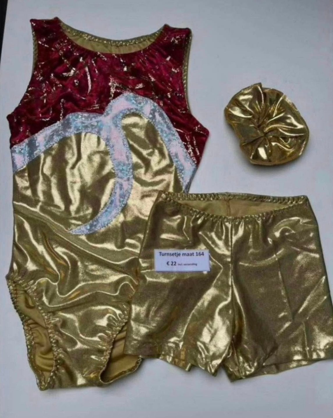 Gouden turnpakje met broekje en scrunchie maat 164, Nieuw, Ophalen of Verzenden, Turnpak(je), Goud