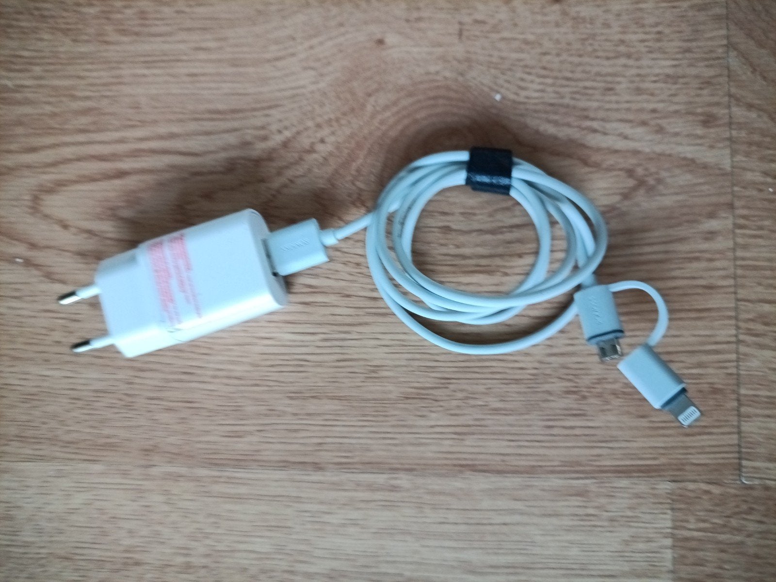 Universele oplader met Micro-USB en Lightning aansluiting, Gebruikt, Adapter, Ophalen of Verzenden, Samsung