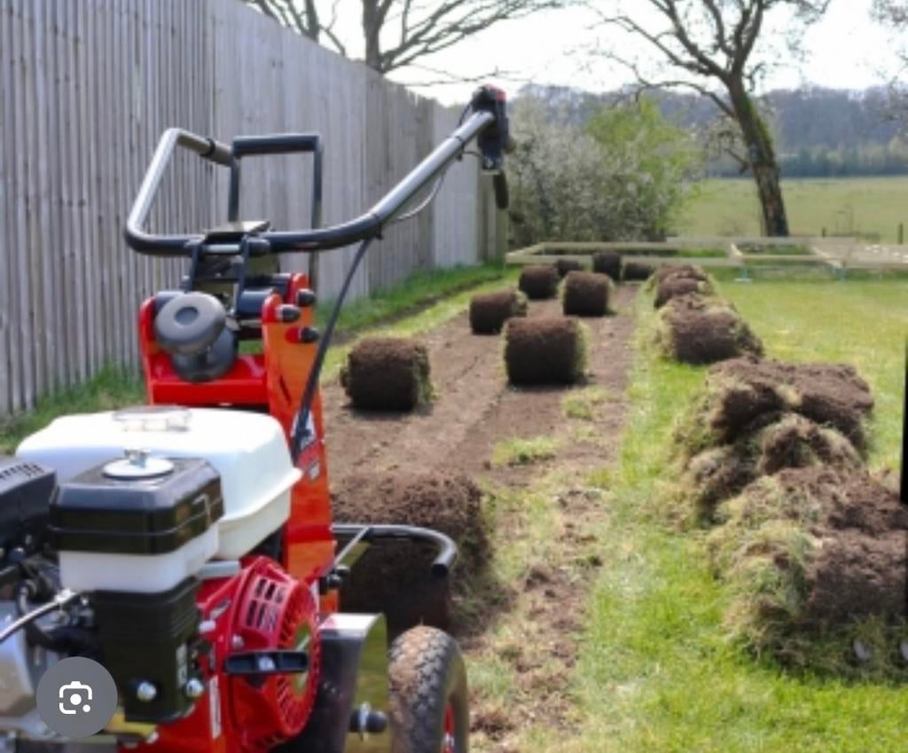 Graszodensnijder met man, te huur, Ophalen of Verzenden, Zo goed als nieuw, Elektrisch, Bovenfrees