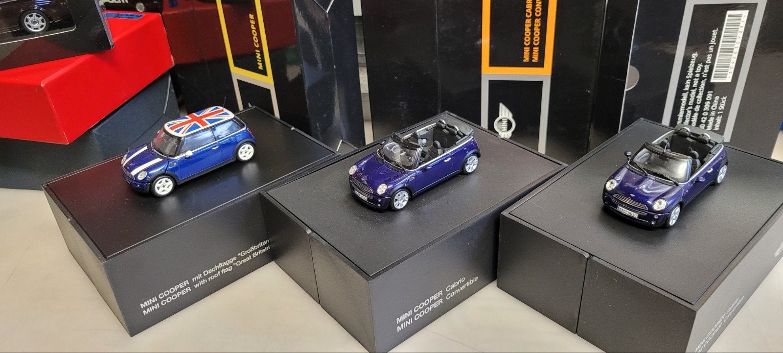 Minichamps Mini Cooper cabrio en met Britse vlag op dak, Ophalen of Verzenden, Zo goed als nieuw, Auto, MiniChamps