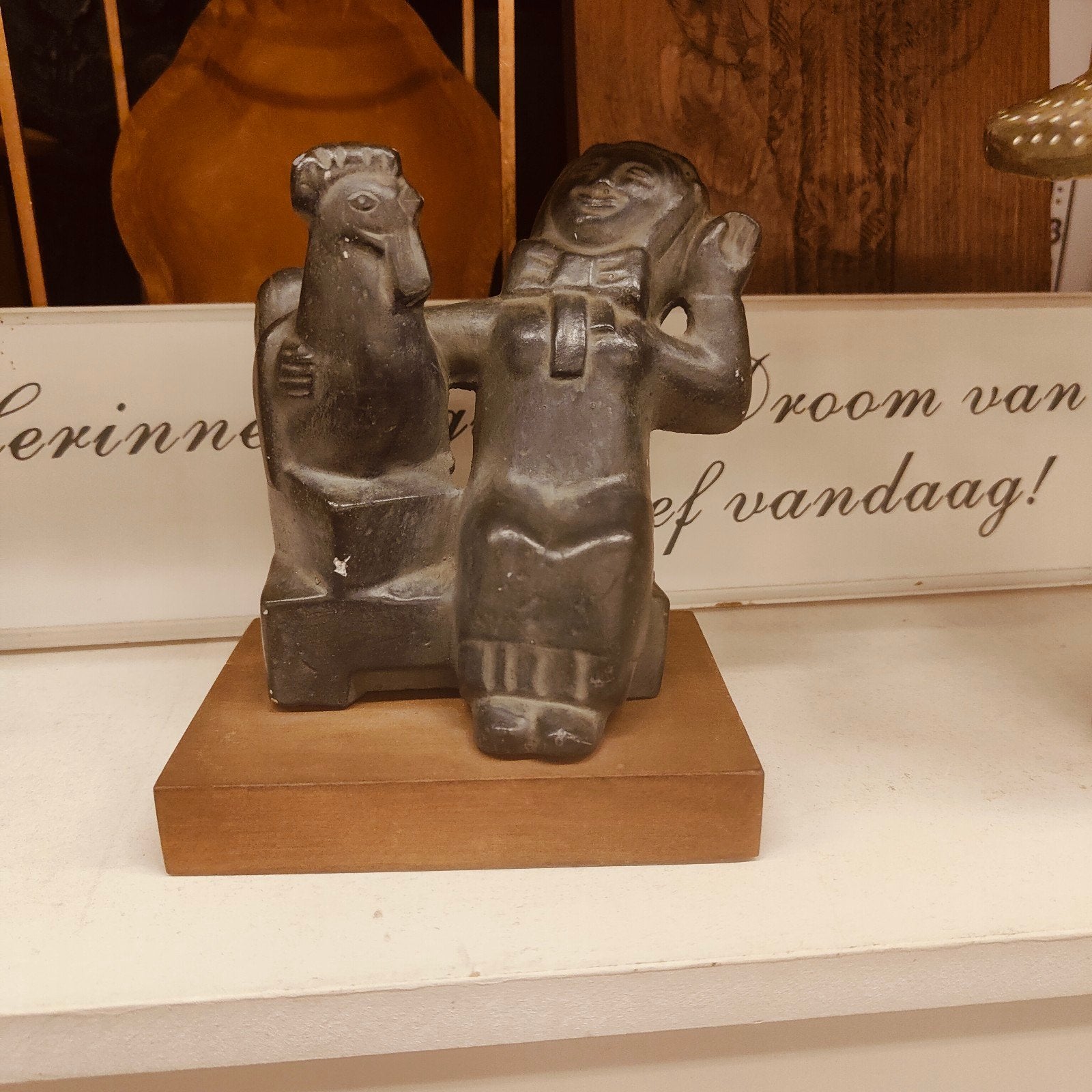 Leo Geurtjes sculptuur - Man met haan, Verzenden, Brons, Beeld, Europa