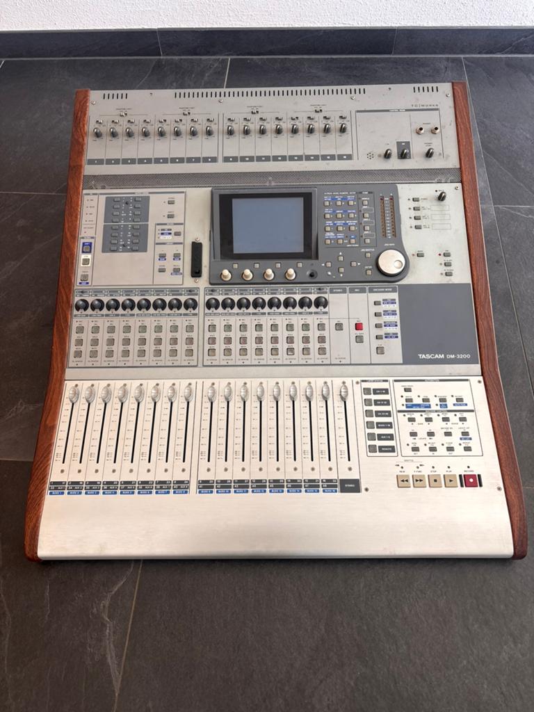 Tascam DM-3200 digitale mixer – volledig werkend, Ophalen, Zo goed als nieuw, 20 kanalen of meer