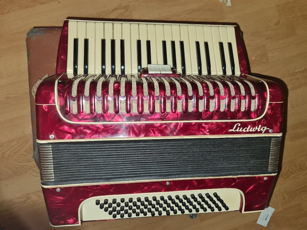 Ludwig Accordeon 80 Bass, 80-bas, Met koffer, Toetsaccordeon, Zo goed als nieuw