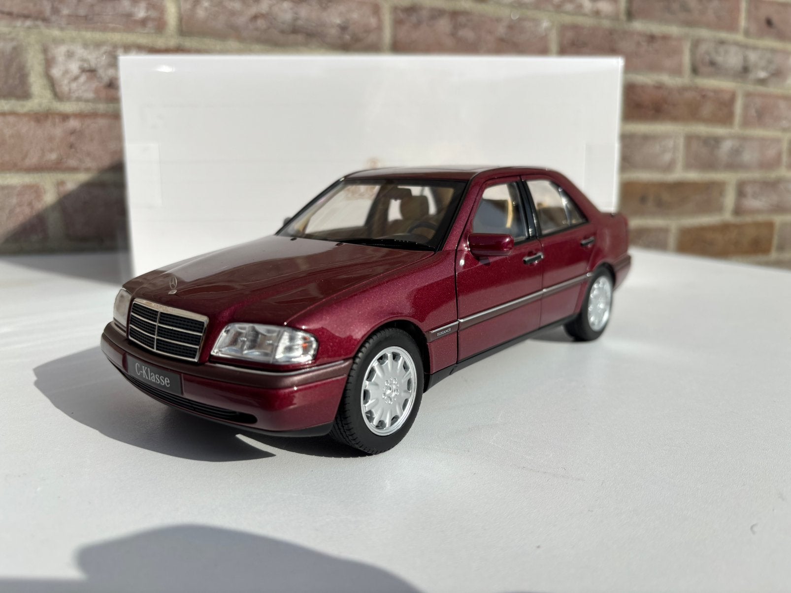 Norev Mercedes W202 C-klasse Elegance Rubinrot 1:18, Hobby en Vrije tijd, Modelauto's | 1:18, Ophalen of Verzenden, Zo goed als nieuw