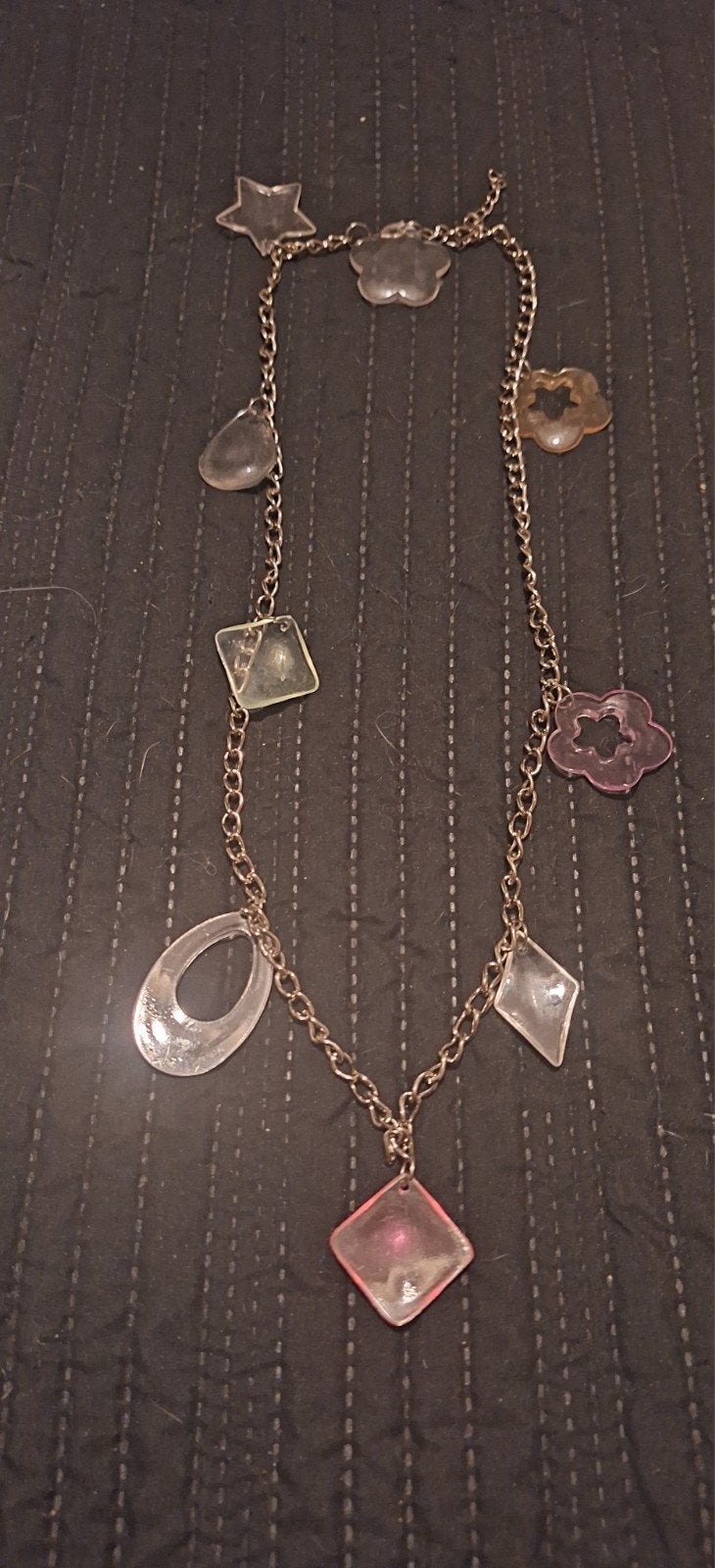Ketting met gekleurde kralen/steentjes., Met hanger, Kunststof, Nieuw, Ophalen of Verzenden
