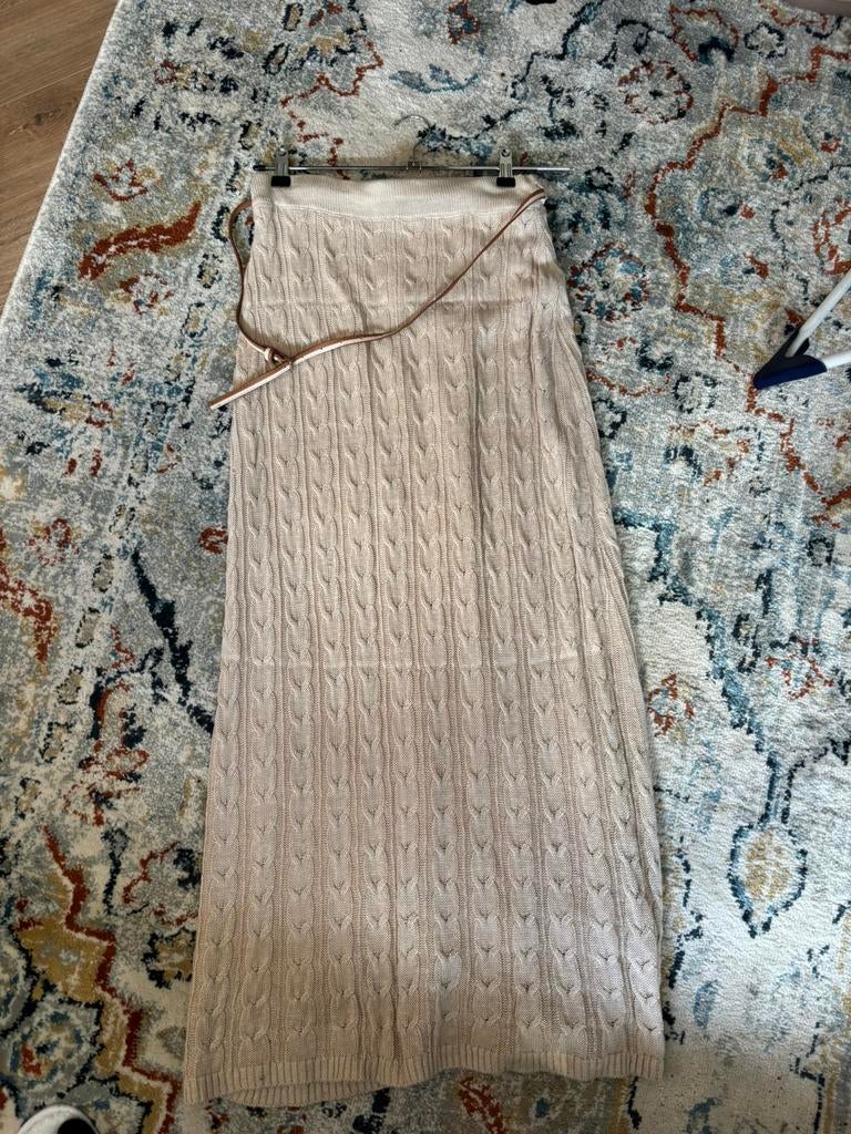 Massumo Dutti midi skirt, Kleding | Dames, Rokken, Maat 38/40 (M), Overige kleuren, Ophalen of Verzenden, Zo goed als nieuw