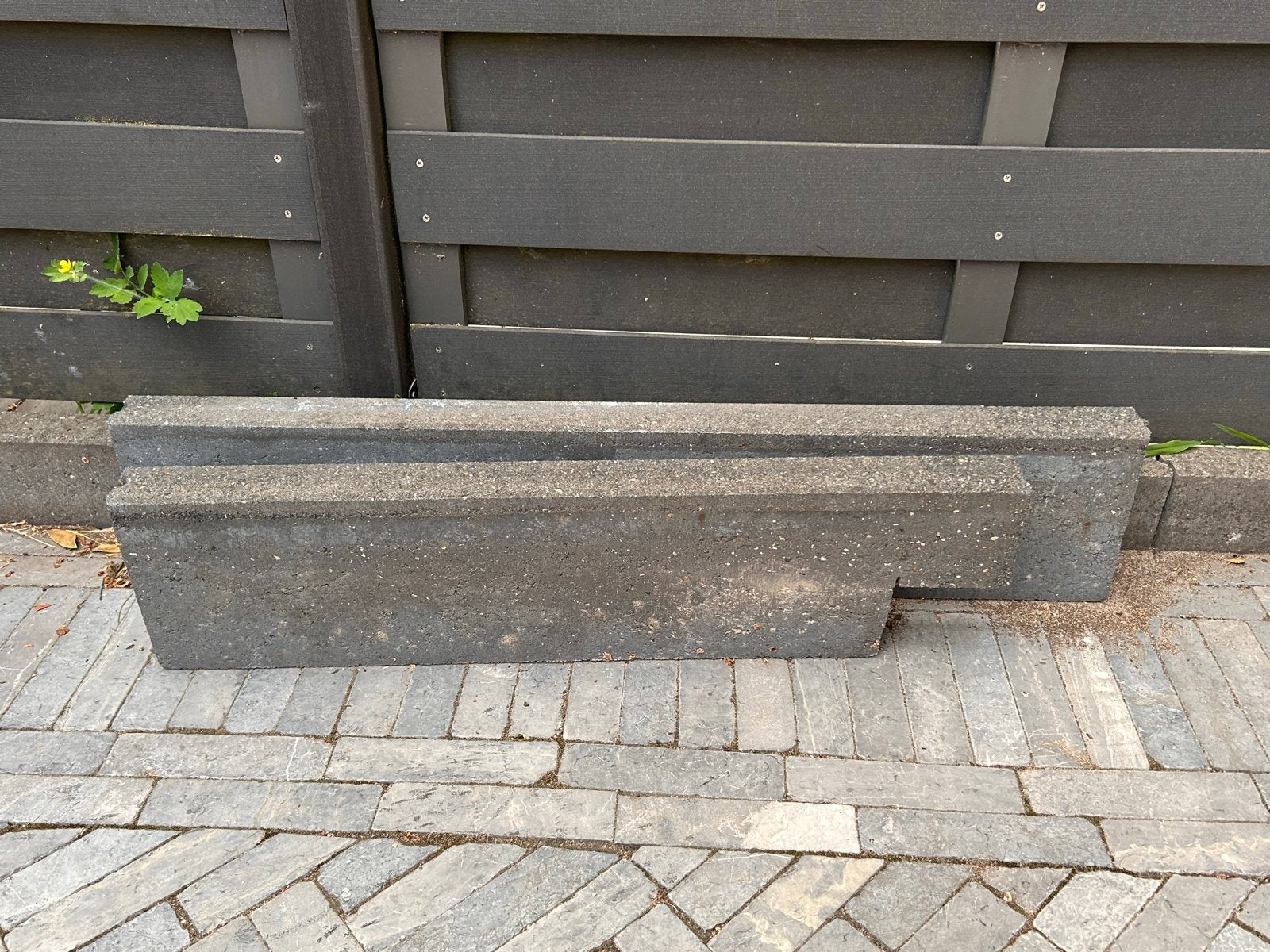2 opsluitbanden - 1 stuk eruit, Tuin en Terras, Tegels en Klinkers, Ophalen, Gebruikt, Overige typen, Minder dan 5 m²