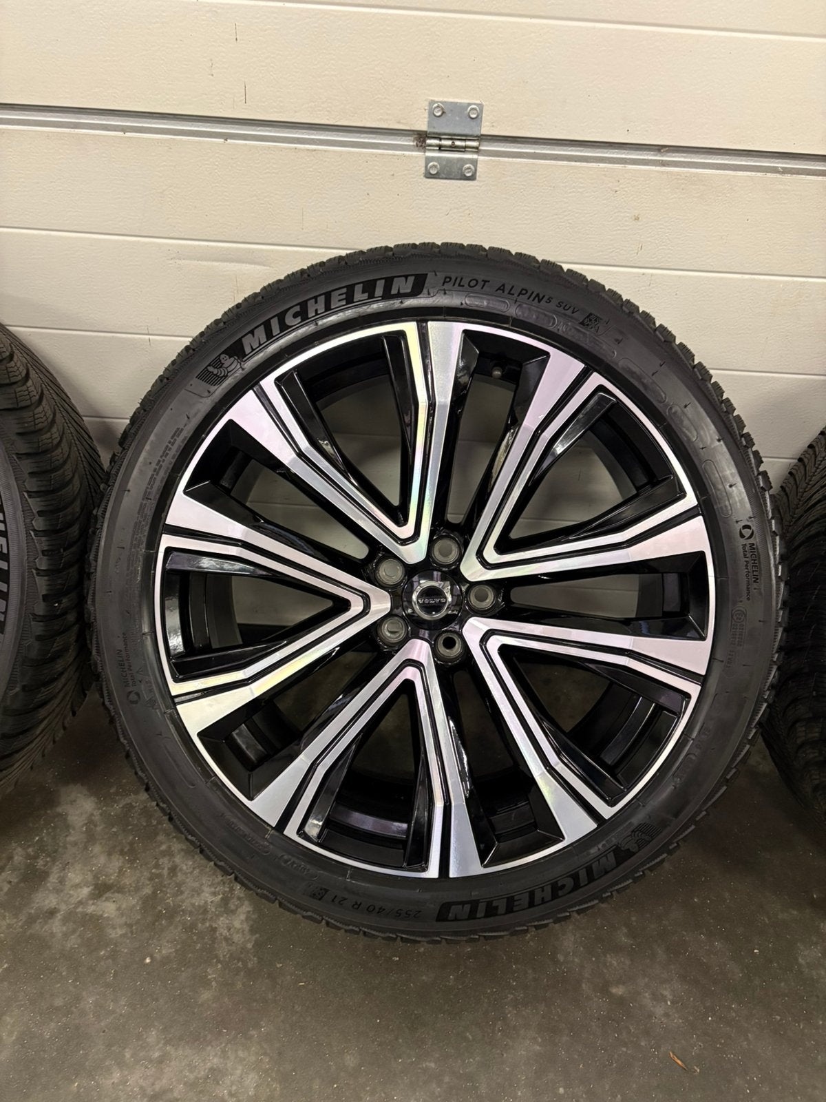 Volvo XC60 21 inch winterset Michelin 6,5+ mm, Gebruikt, 255 mm, Banden en Velgen, Zweden