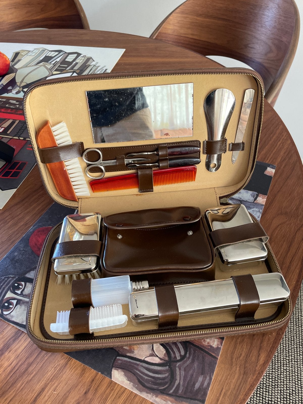 Vintage Toilettas / Reisnecessaire met Accessoires, Gebruikt, Bruin, Ophalen of Verzenden, Met spiegeltje(s)