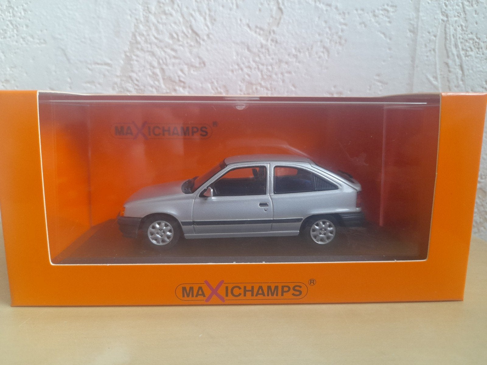 Opel Kadett E 1990 Silver Metalic Maxichamps 1:43 (incl ovp), Hobby en Vrije tijd, Modelauto's | 1:43, Ophalen of Verzenden, Zo goed als nieuw