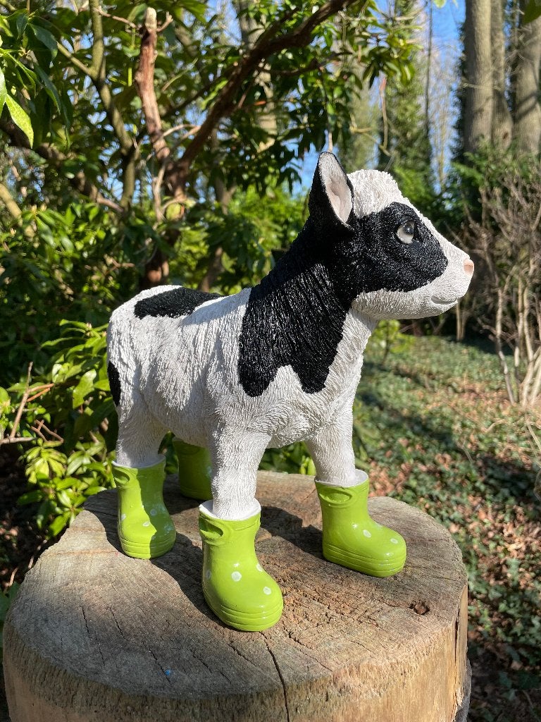 Kalf koe Groen regenlaarsjes tuin boerderij 30cm, Tuin en Terras, Ophalen of Verzenden, Nieuw, Kunststof, Dierenbeeld