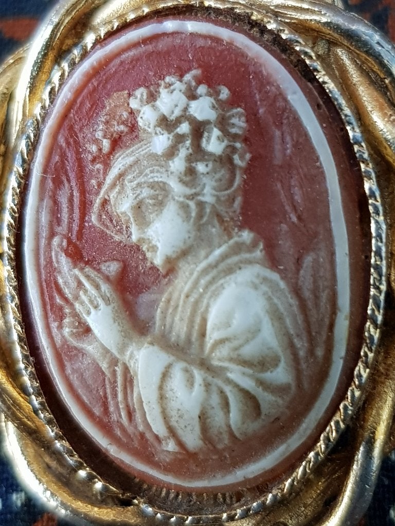 Mooie oude speld of broche uit Engeland met een camee., Ophalen of Verzenden