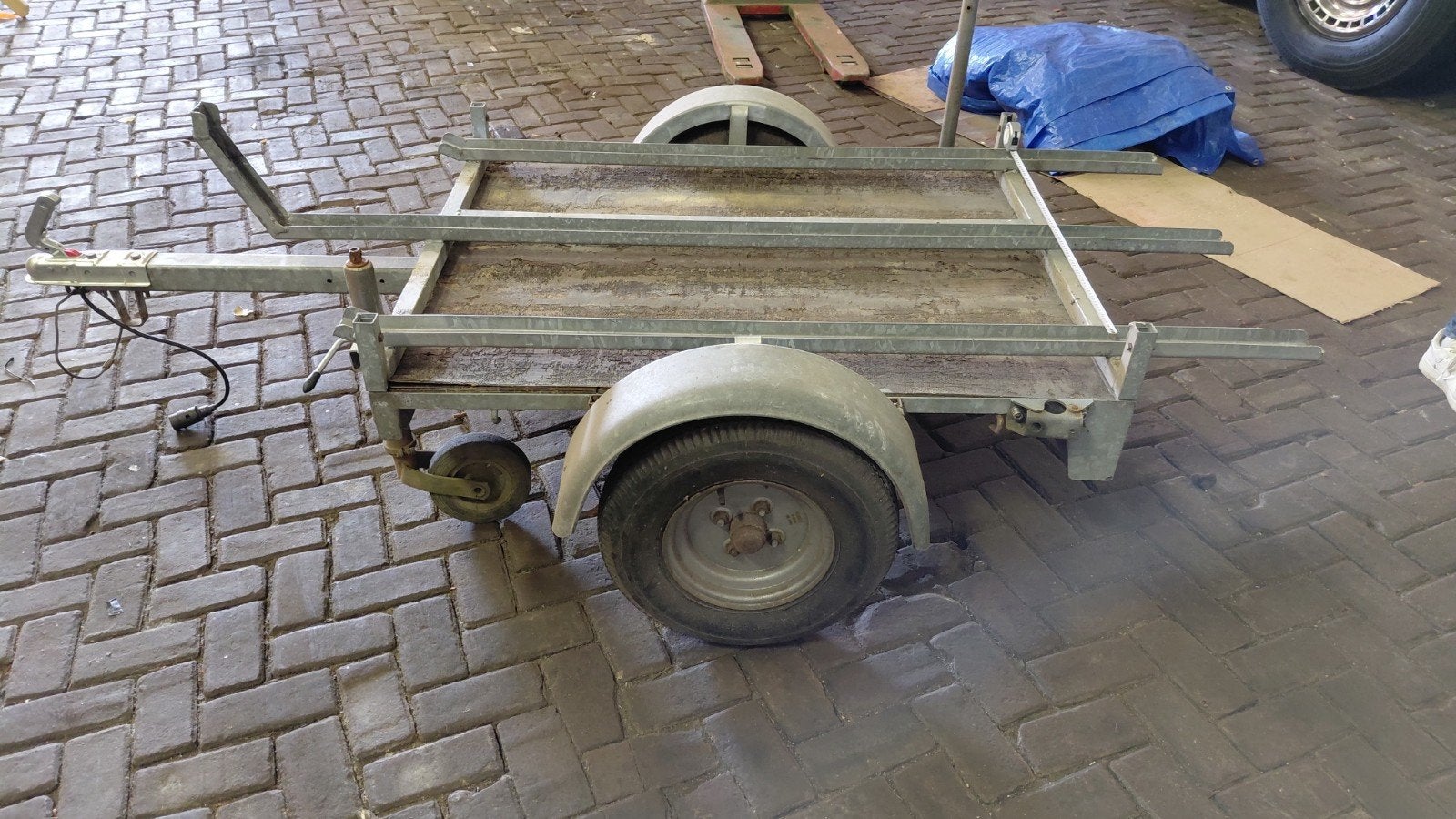 driewieler aanhanger, Ophalen