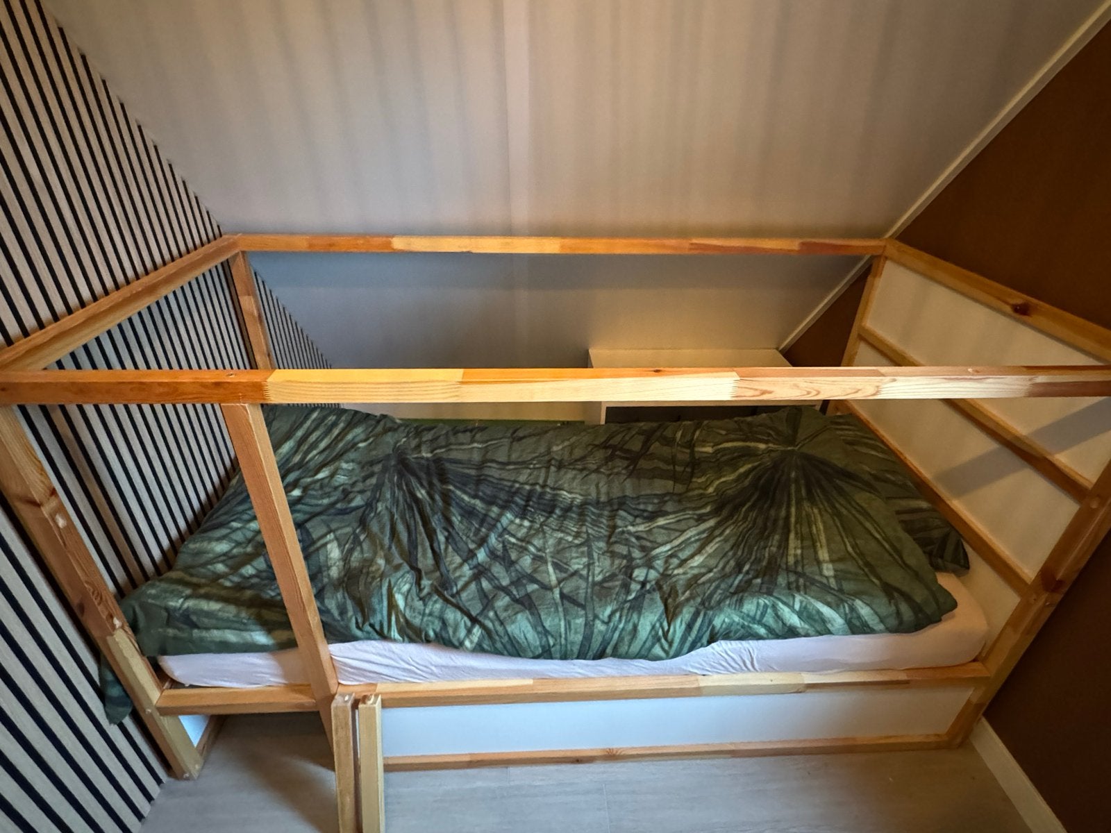 IKEA Bed: Laagslaper/Hoogslaper met Matras en Dekbed, Ophalen, Verstelbaar, 90 cm, Zo goed als nieuw