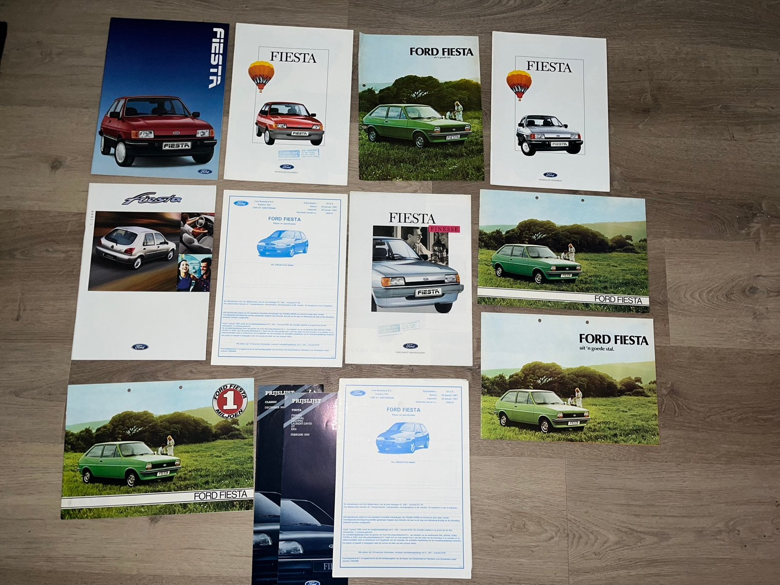9 folders Ford Fiesta + diverse prijslijsten (1976-1988), Ophalen of Verzenden, Gelezen, Ford