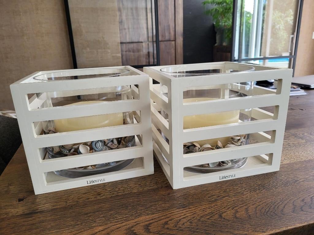 2 witte lantaarns / windlichten van Lifestyle, incl. kaarsen, Overige materialen, Wit, Ophalen of Verzenden, Zo goed als nieuw