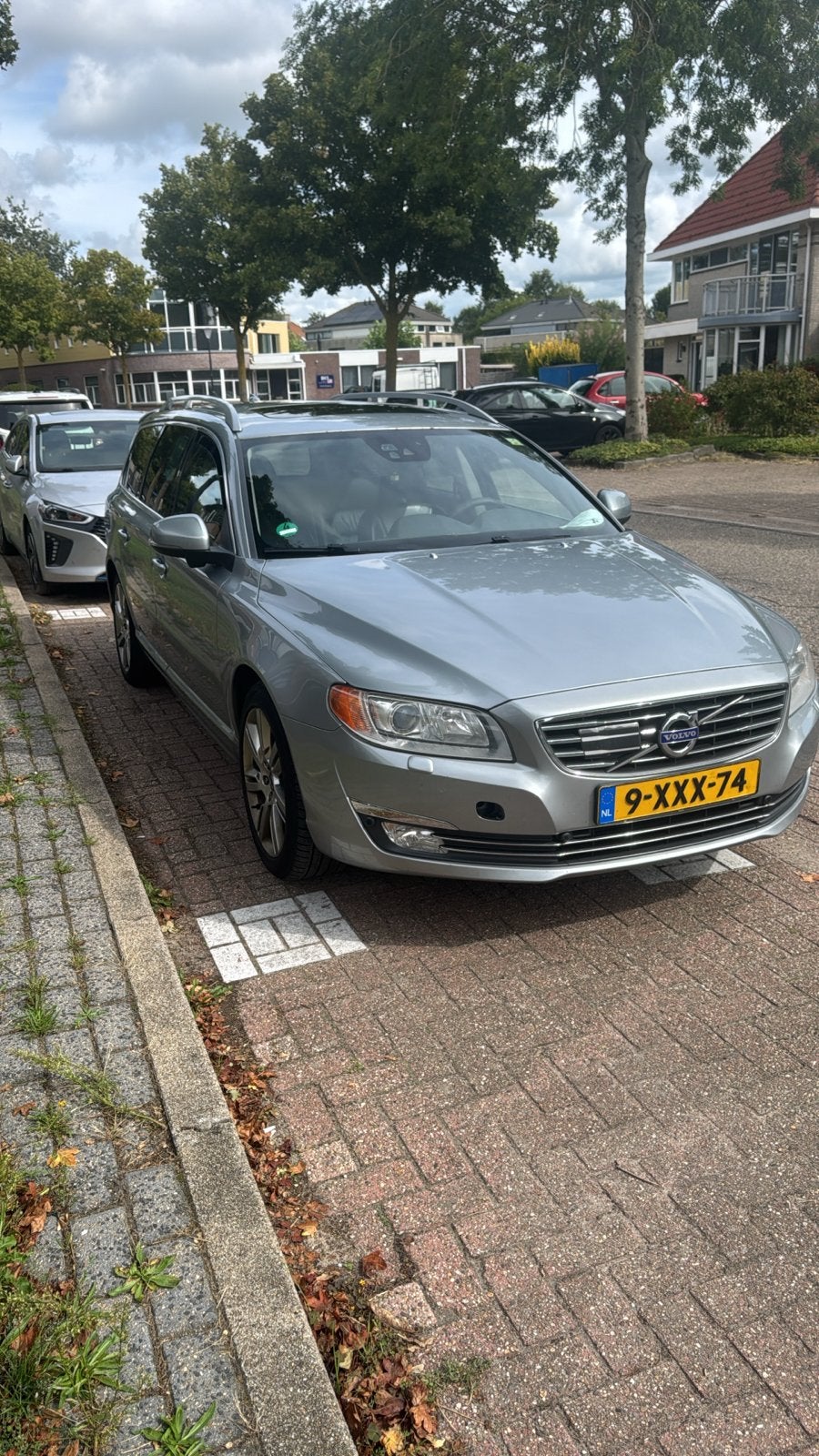 Volvo V70 D4 5-cilinder Geartronic | 2014 | Goed onderhouden, Automaat, 15 km/l, Zwart, Stationwagon