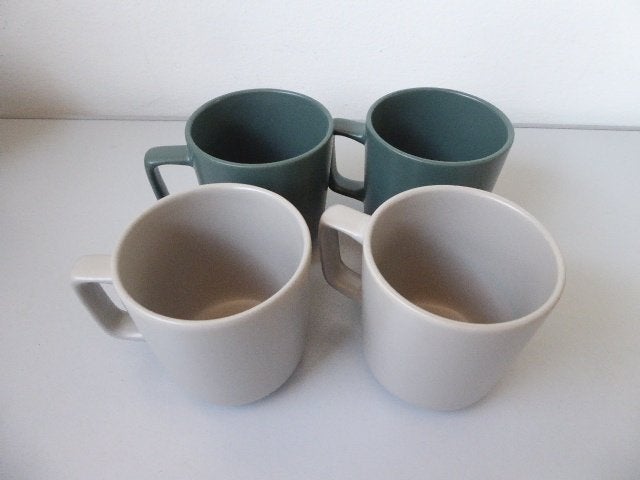4 Nieuwe koffie mokken 2 groen, 2 taupe, Nieuw, Modern, Aardewerk, Mok