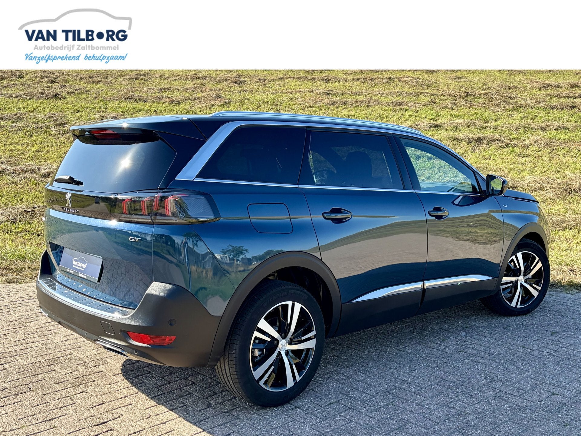 Peugeot 5008 1.2 PureTech GT 7 Zitplaatsen | Apple CarPlay |, Auto's, Gebruikt, Zwart, 1199 cc, 1404 kg