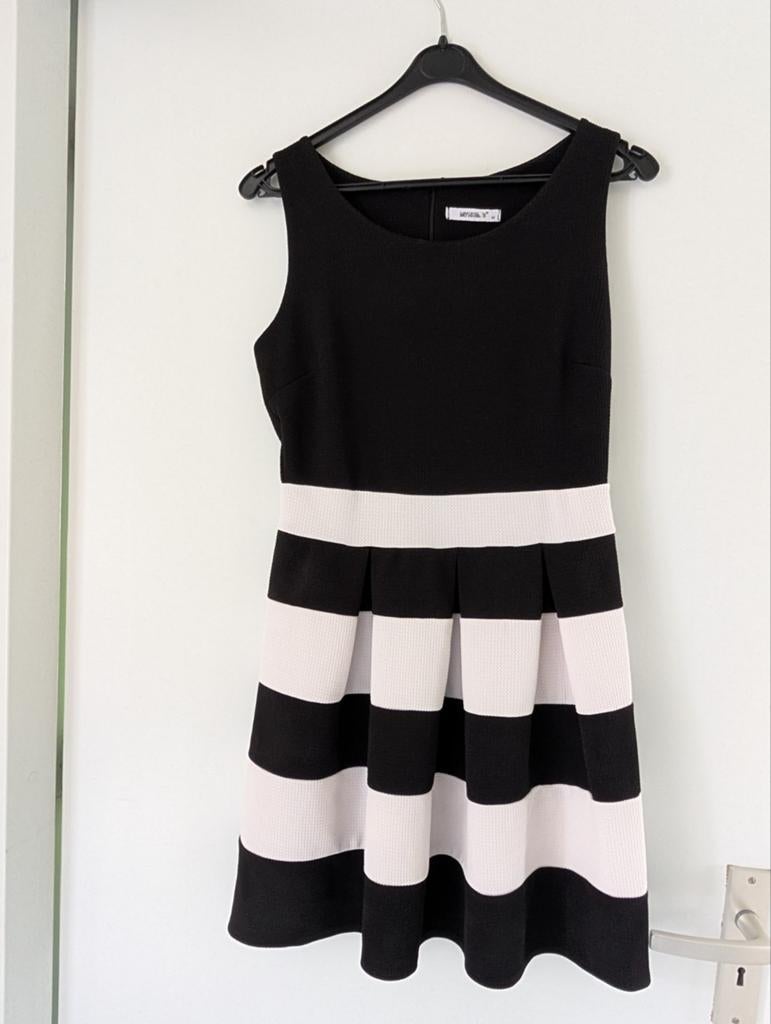 Zwart witte zomer jurk, Kleding | Dames, Jurken, Myhailys, Zwart, Gedragen, Boven de knie