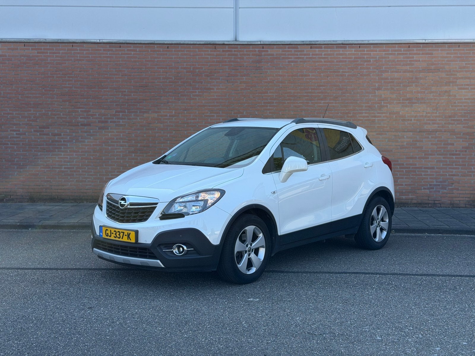 Opel Mokka 1.4 Turbo Cosmo | NIEUWE APK | NAVI | TREKHAAK, Auto's, Voorwielaandrijving, 4 cilinders, Leder en Stof, Wit