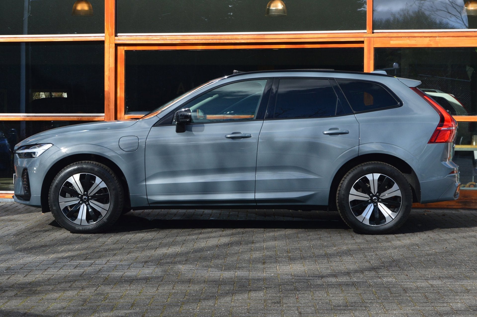 Volvo XC60 T6 Hybride AWD Plus Dark LONG RANGE | 360° Camer, Gebruikt, 4 cilinders, 1969 cc, 880 km