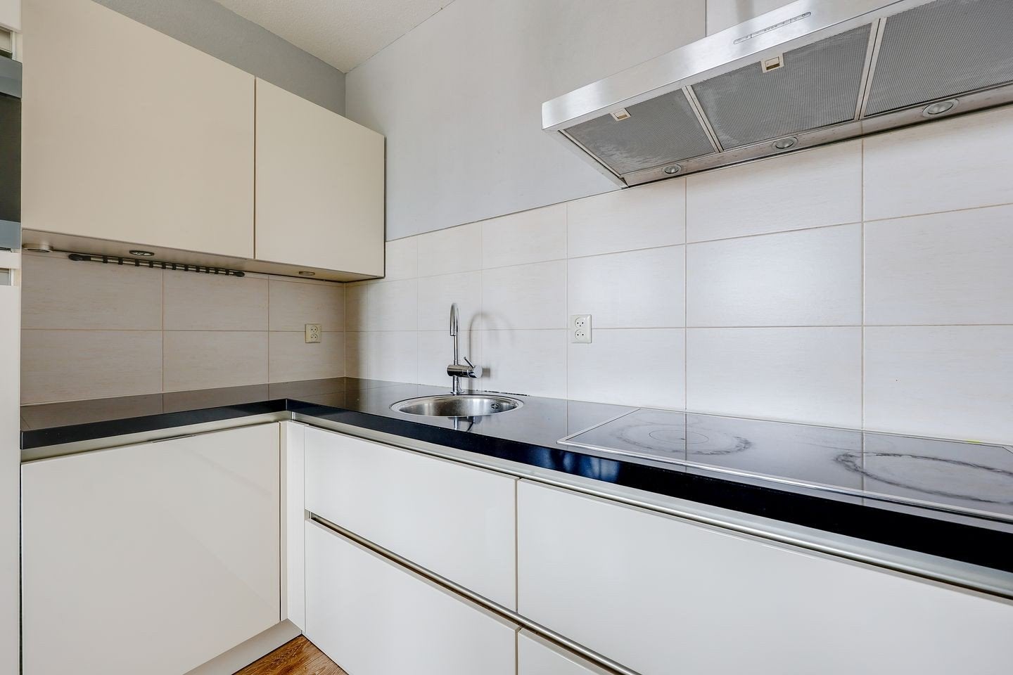 Keuken met apparatuur, Ophalen, Gebruikt, Wit, Hoekkeuken