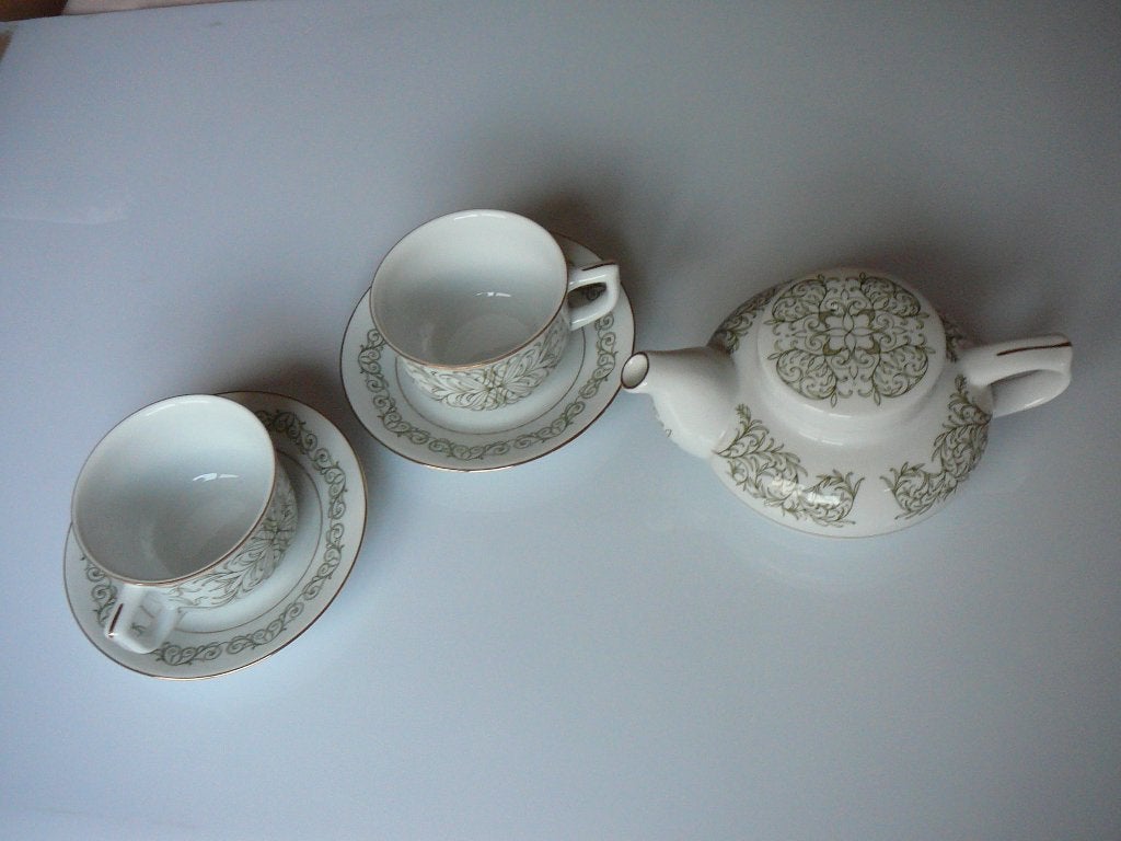 2 kop en schotels en theepot, Porcelain Sri Lanka, Huis en Inrichting, Keuken | Servies, Ophalen of Verzenden, Overige materialen