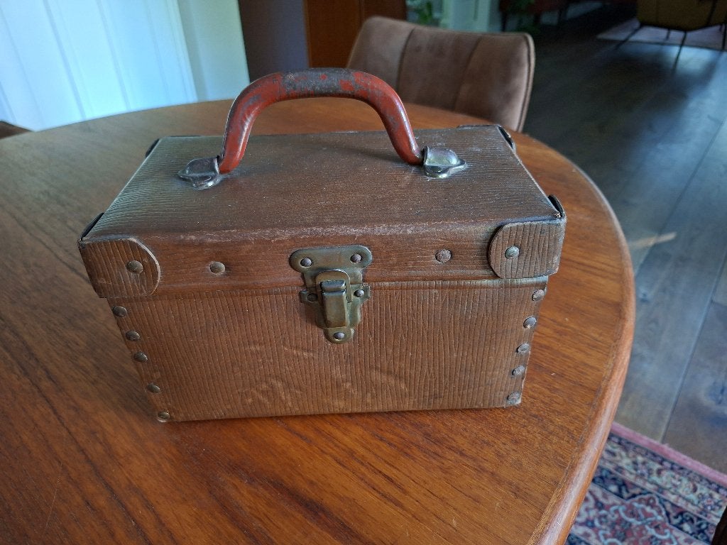 oud koffertje, Ophalen