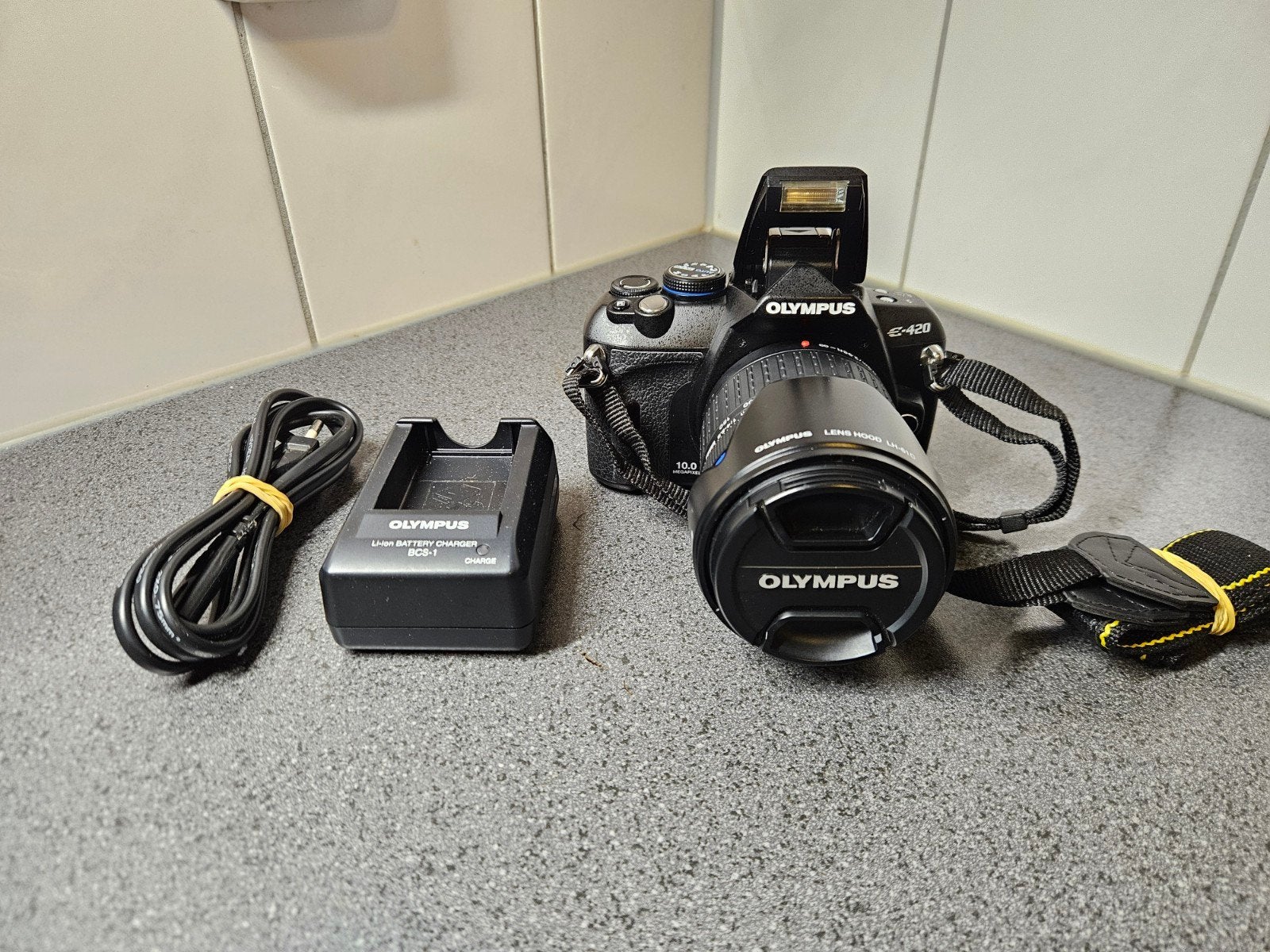 Olympus E-420 met nieuwe accu + lens, Audio, Tv en Foto, Fotocamera's Digitaal, Ophalen, Zo goed als nieuw, Olympus