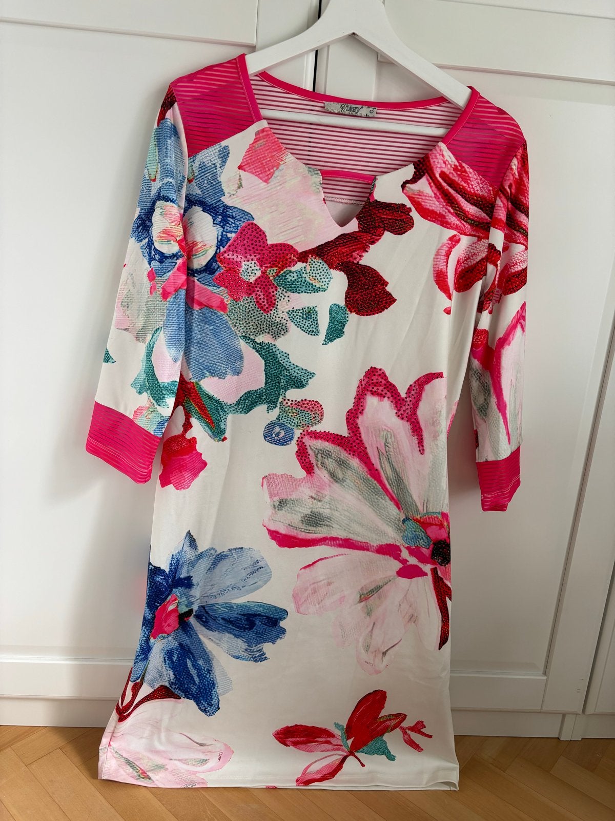 Missy jurk met bloemenprint en strass - Maat M, Maat 38/40 (M), Meerkleurig, Ophalen of Verzenden, Zo goed als nieuw