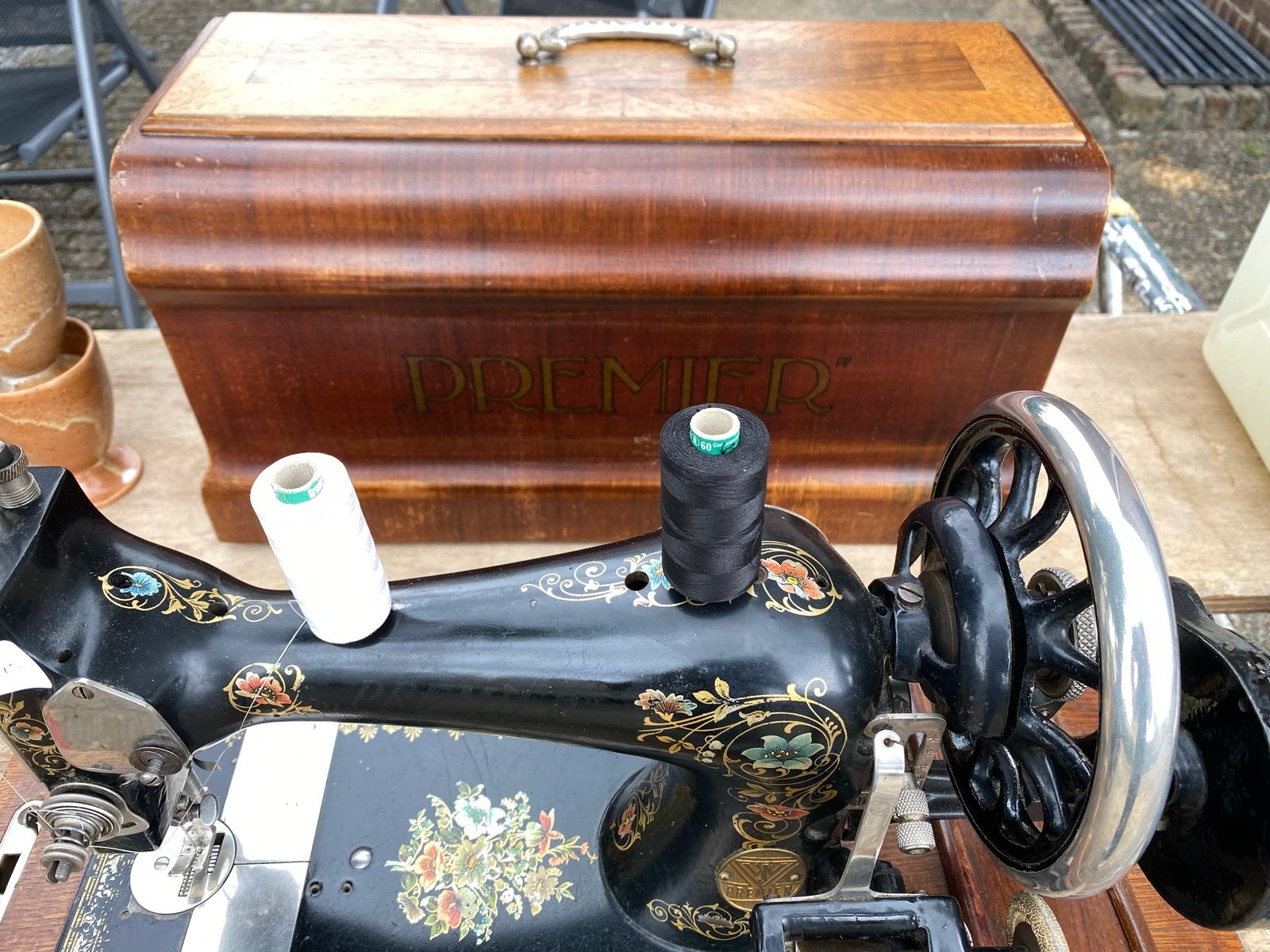 Premier Vintage Naaimachine met Houten Koffer, Ophalen