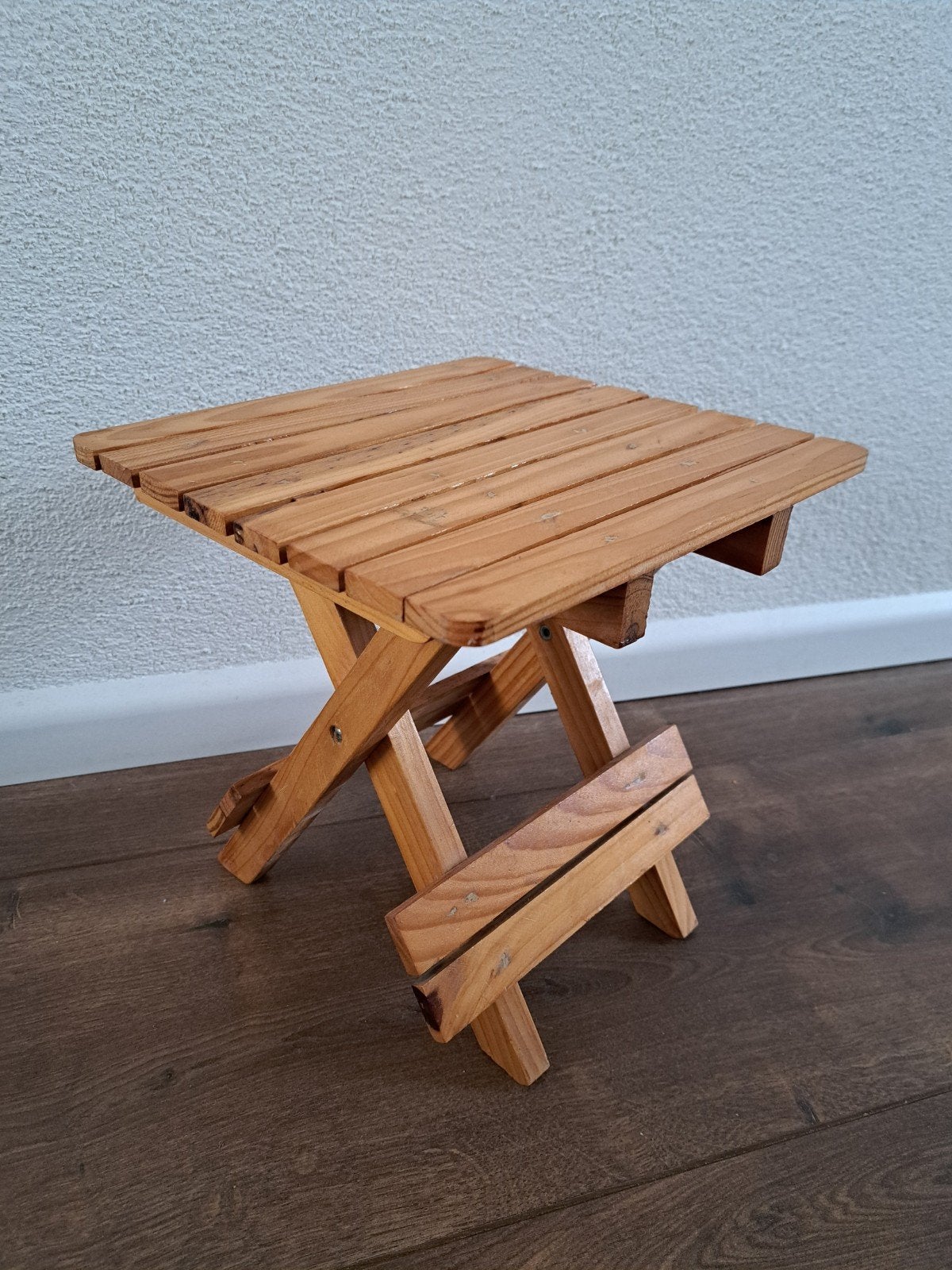 Houten opklapbaar krukje plantentafel bijzettafeltje, Huis en Inrichting, Tafels | Bijzettafels, Minder dan 45 cm, Minder dan 55 cm