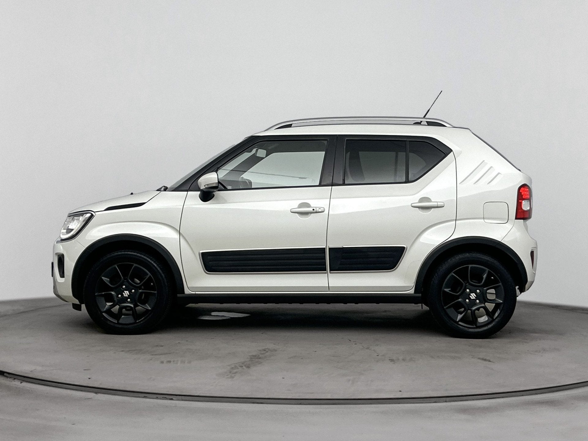 Suzuki Ignis 1.2 Smart Hybrid Style | Stoelverwarming | Navi, Voorwielaandrijving, Stof, Gebruikt, Euro 6