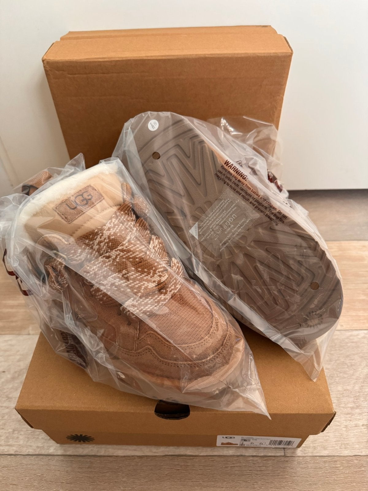 UGG lowemel chestnut, mt 37 en 38, Bruin, Overige typen, Nieuw, Ophalen of Verzenden