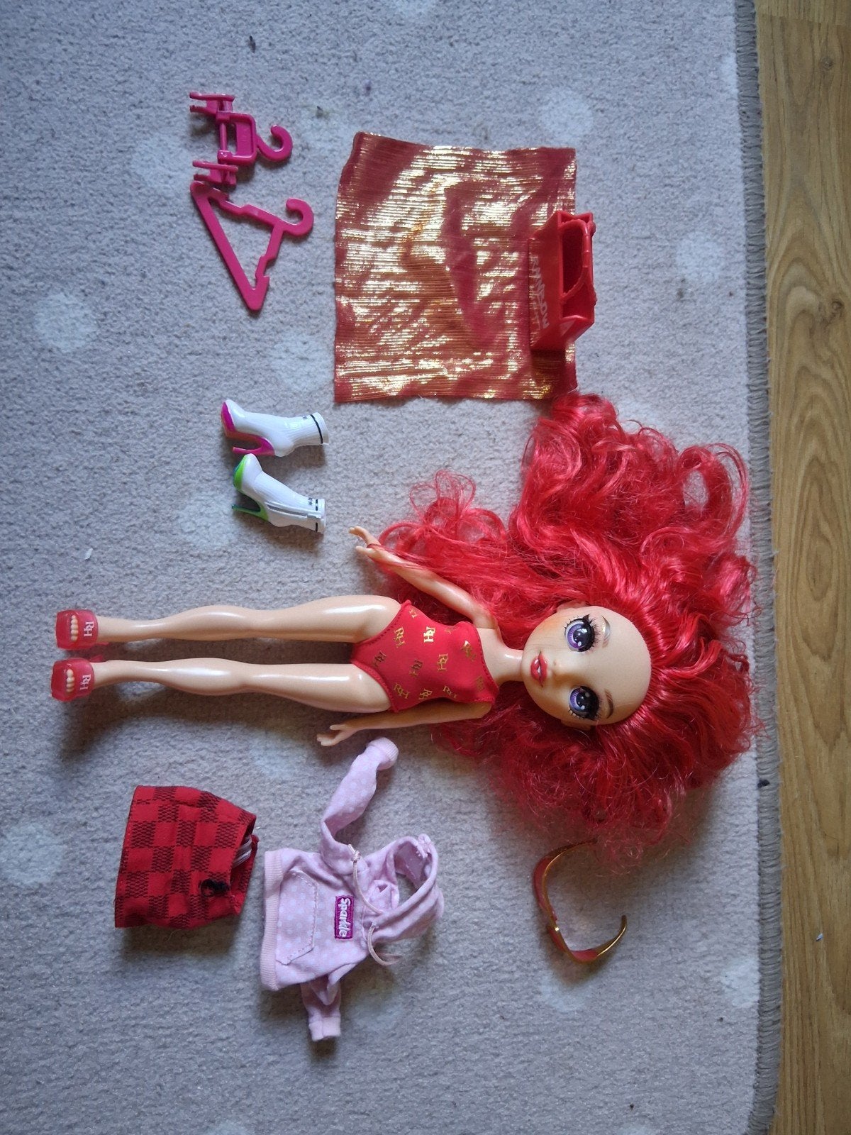 Rainbow High pop met rood haar en accessoires, Ophalen, Gebruikt, Overige typen