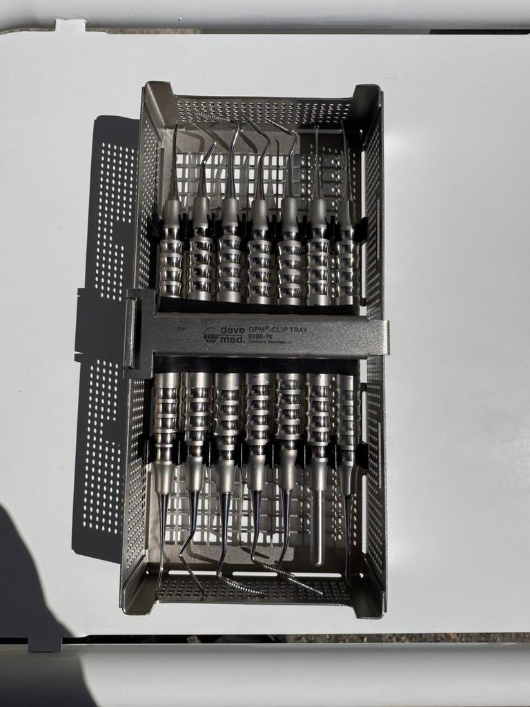 MR Dental | Deve Med | instrumenten + clip tray | Tandarts, Diversen, Verpleegmiddelen, Ophalen of Verzenden, Zo goed als nieuw