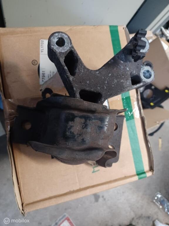Motorsteun boven Renault Captur I ('13-'19) 113755975R, Gebruikt, Renault, Ophalen of Verzenden, Renault