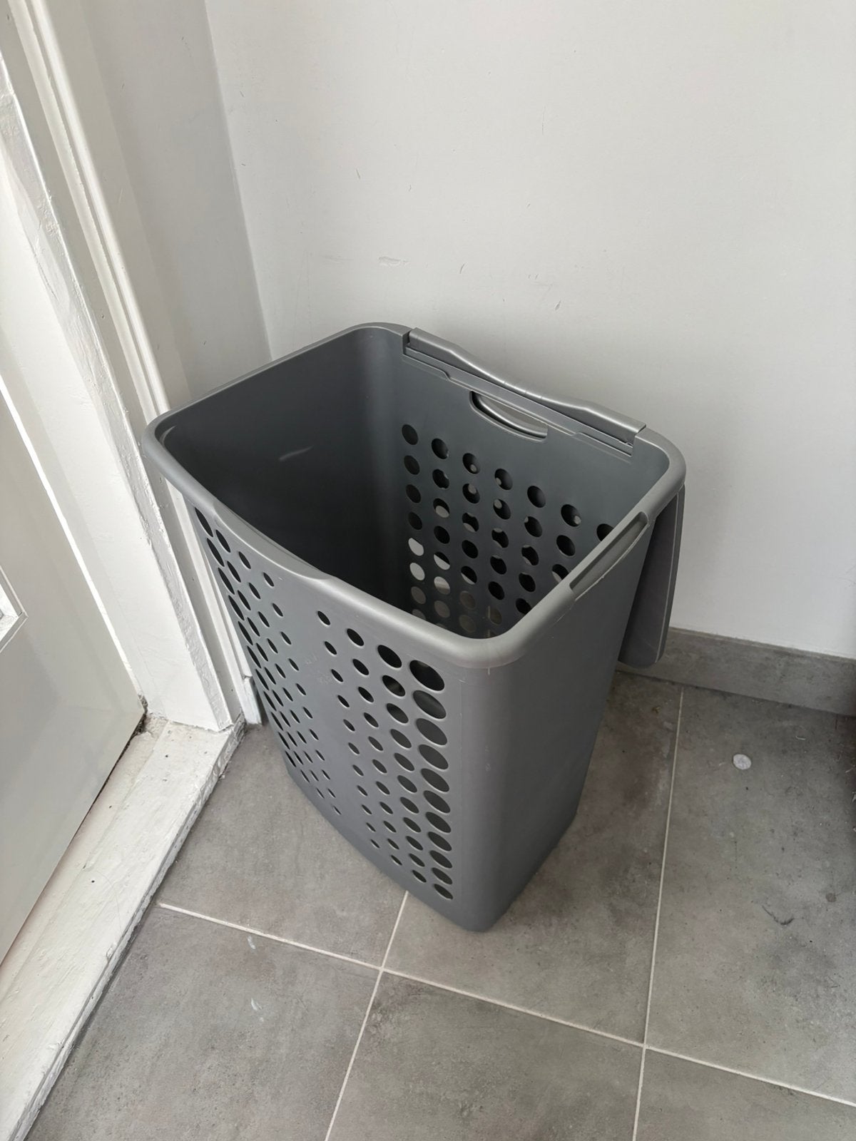 Grijze wasmand, Ophalen, Zo goed als nieuw, Grijs