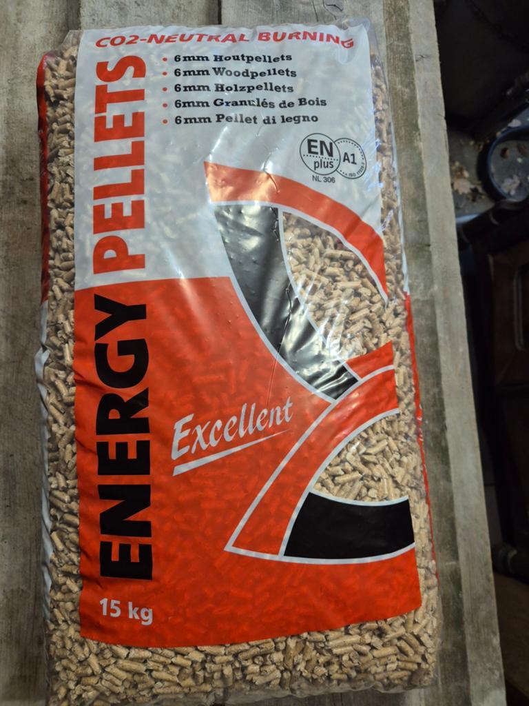 Energy Pellets - Houtpellets 15 kg zakken 6.50 per zak, 6 m³ of meer, Ophalen of Verzenden, Overige houtsoorten, Blokken