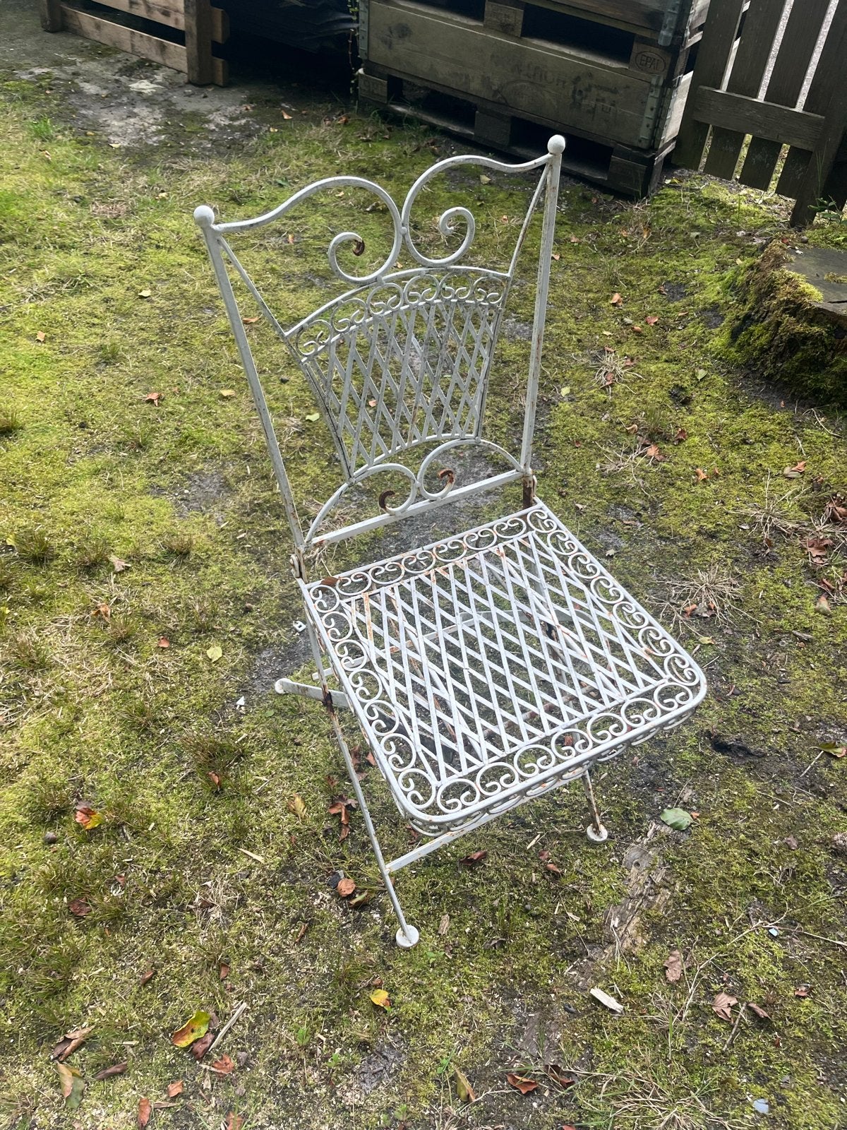 Foto 3 van Vintage metalen tuinset met 2 stoelen en tafel