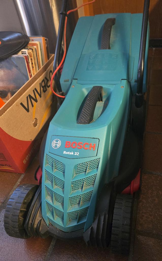 Bosch Rotak 32 grasmaaier, Tuin en Terras, Grasmaaiers, Ophalen, Cirkelmaaier, Gebruikt, Elektrische grasmaaier