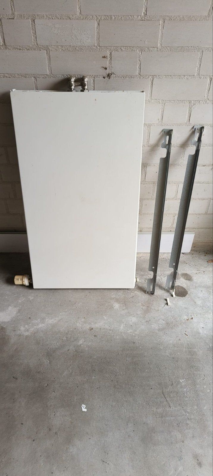 Radiator met thermostaatknop, Doe-het-zelf en Verbouw, Verwarming en Radiatoren, Ophalen, Radiator, 30 tot 80 cm
