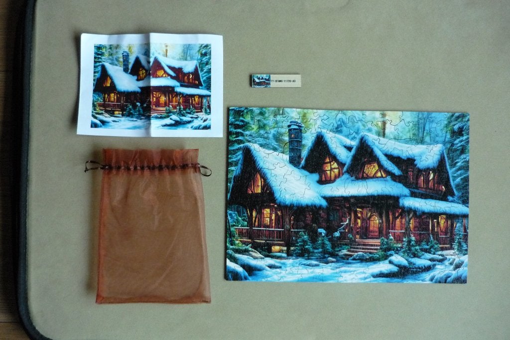 Houten puzzel (A3) ''HUIS MET SNEEUW '' + Poster 146 st., Ophalen, Minder dan 500 stukjes, Zo goed als nieuw, Legpuzzel