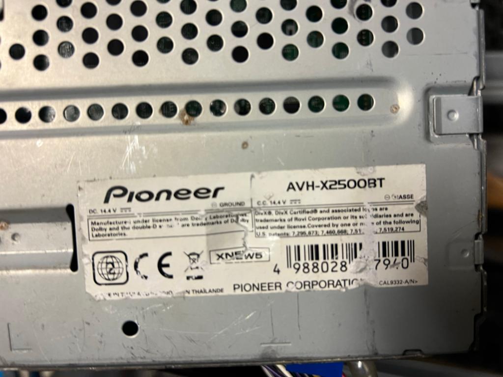 Pioneer AVH-X2500BT Autoradio met gebarsten scherm, Auto diversen, Autoradio's, Ophalen of Verzenden, Gebruikt