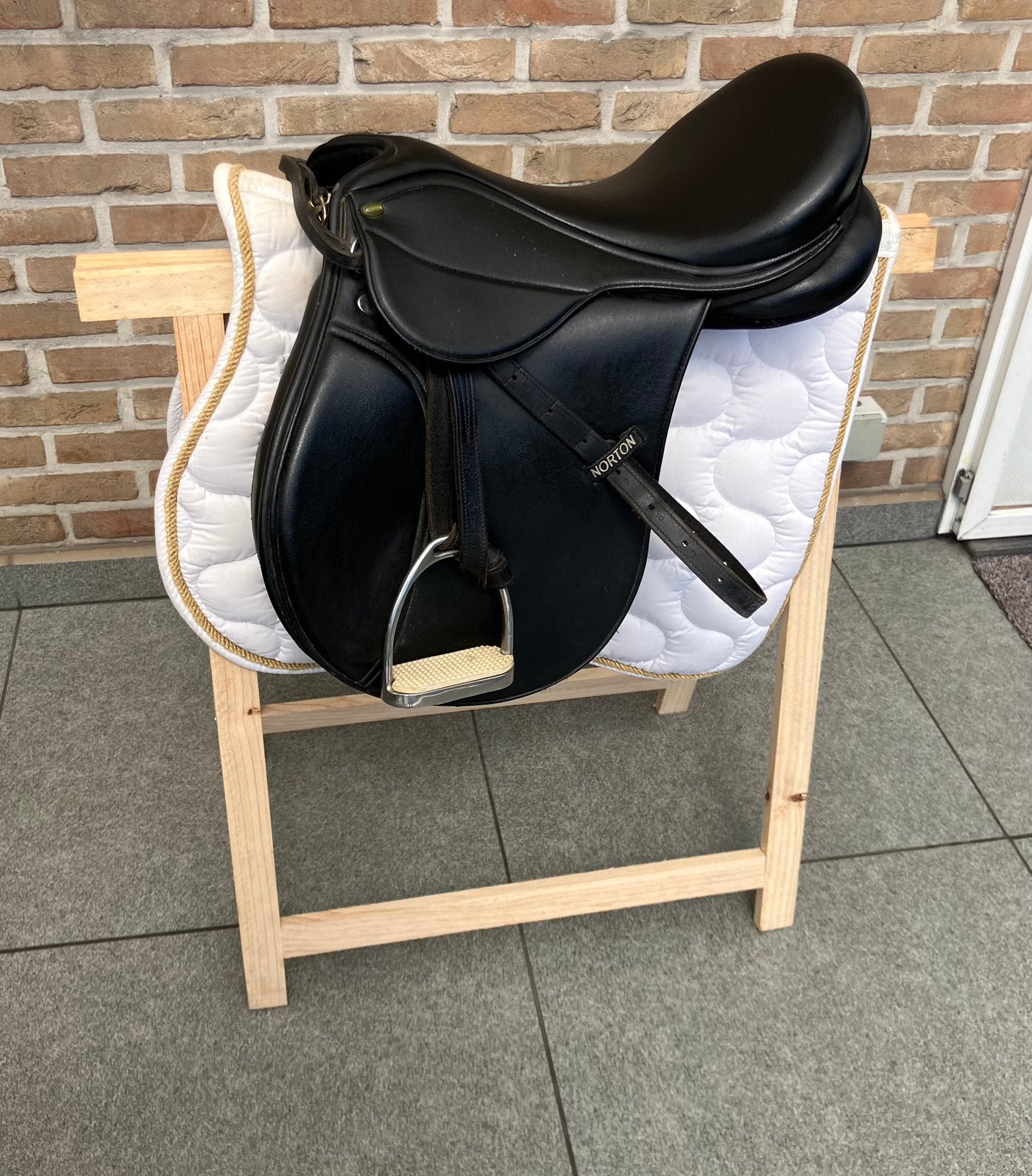 Ponyzadel 16 inch + toebehoren, Dieren en Toebehoren, Ophalen of Verzenden, Zo goed als nieuw, Springen