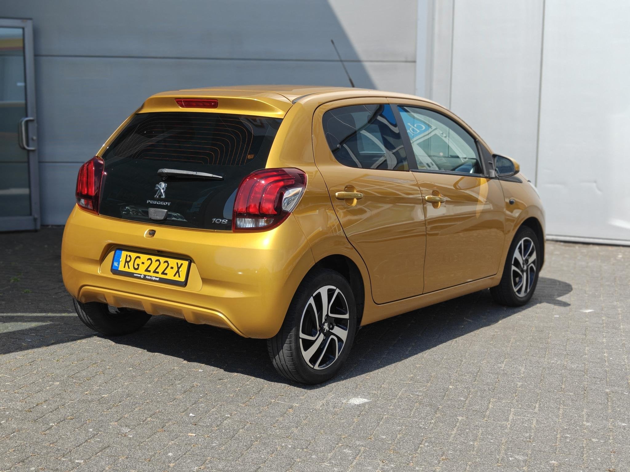 Peugeot 108 1.0 e-VTi Allure Carplay/Camera/Cruise/Airco/Net, Voorwielaandrijving, Stof, Gebruikt, Euro 6