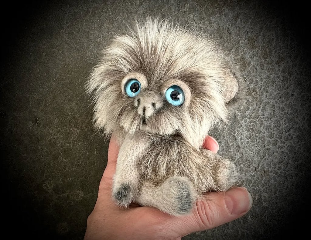 Handgemaakte Teddybeer beweegbaar pop doll beige grijs zacht, Verzamelen, Verzenden, Nieuw, Stoffen beer, Overige merken