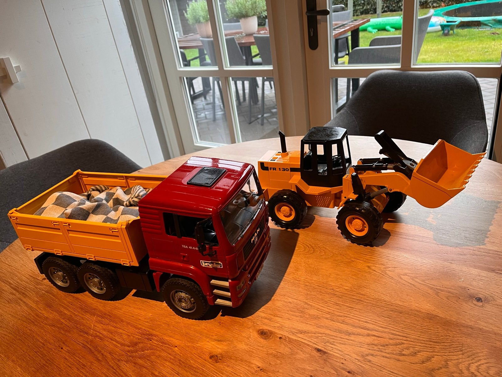 Bruder speelgoedset: MAN kiep/vrachtwagen en shovel, Ophalen of Verzenden, Gebruikt