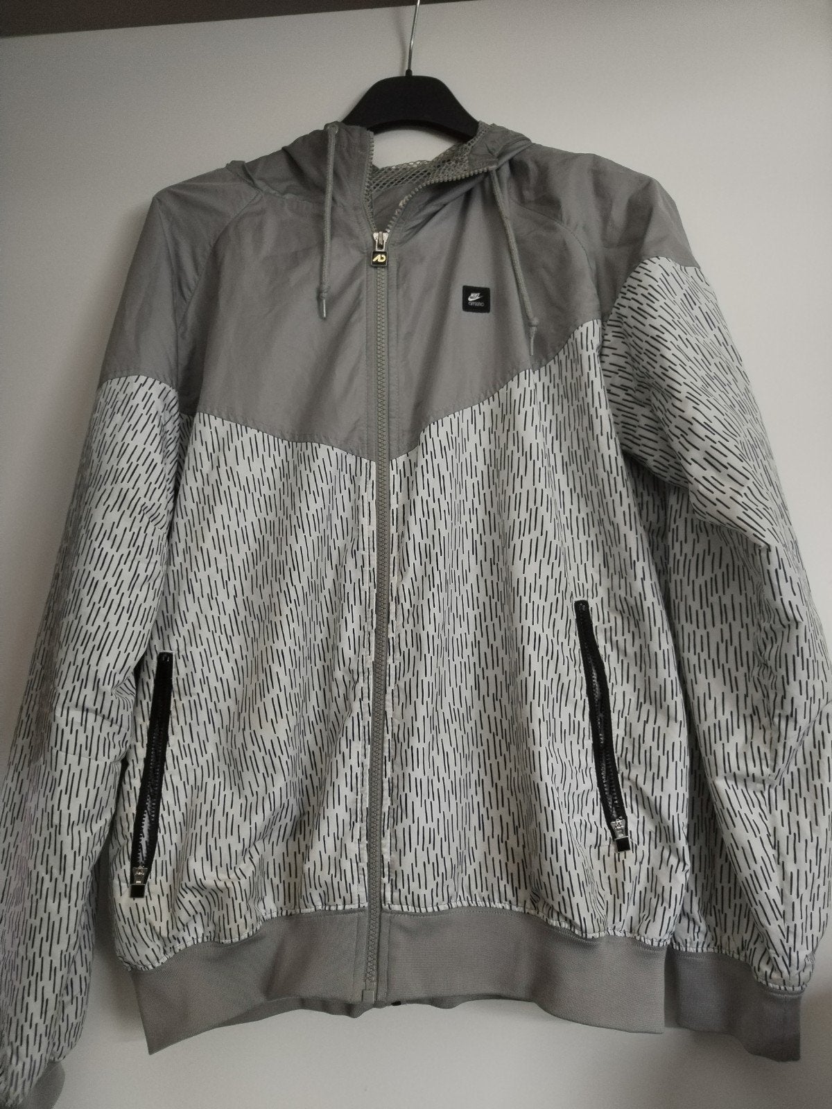 Nike Windrunner Jack - Grijs/Wit met print, Maat 38/40 (M), Nike, Ophalen of Verzenden, Grijs